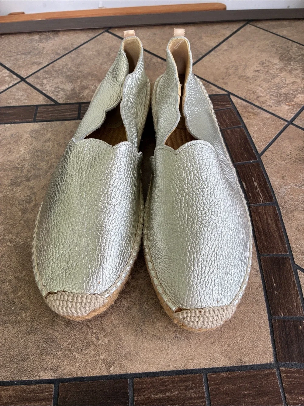 Boden Metallic Silver Espadrille Slip-Ons Scalloped 40/ 8.5
